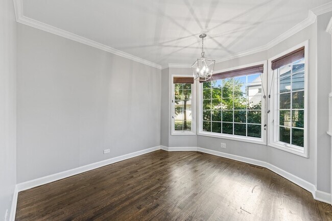 Building Photo - 544 Phillippa St