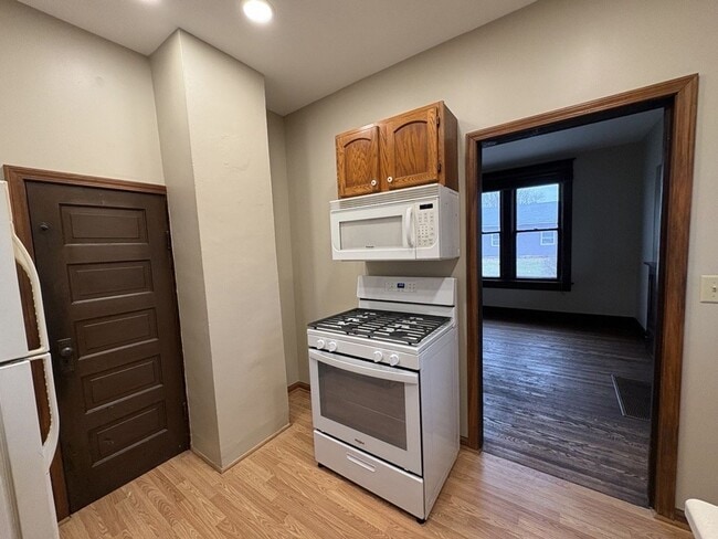 Building Photo - 3-Bedroom House on Corner Lot