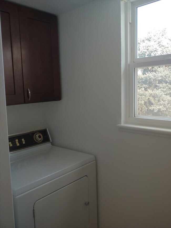 Building Photo - 2340 E Cherrywood Dr