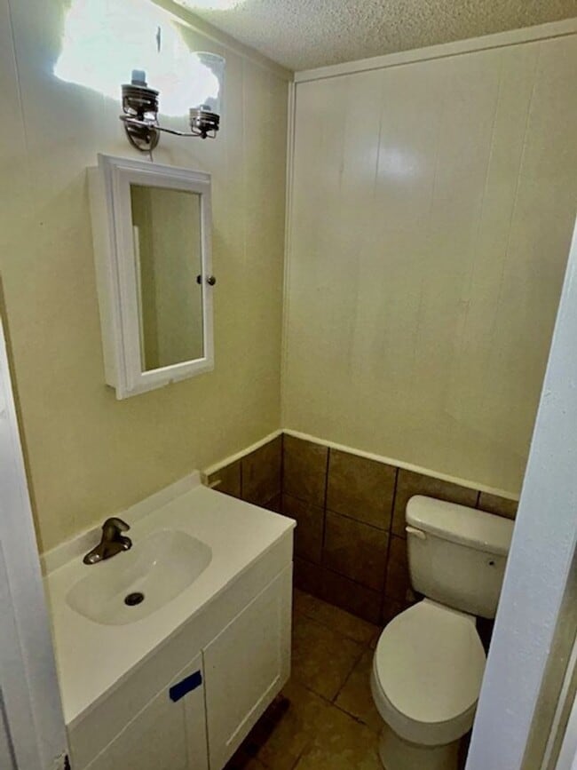 Building Photo - Moss Point 3 Bedroom
