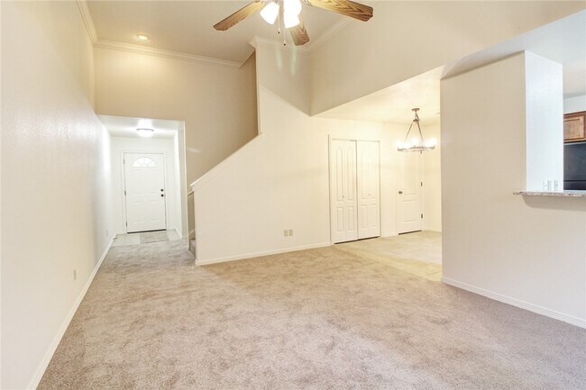 Building Photo - 1746 N Chestnut Ave