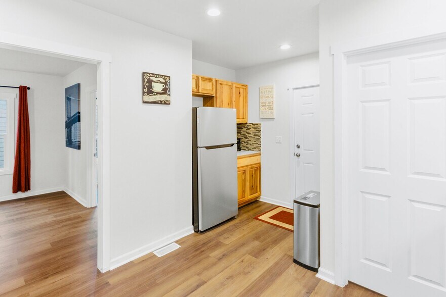 Building Photo - 4551 4th Ave NE