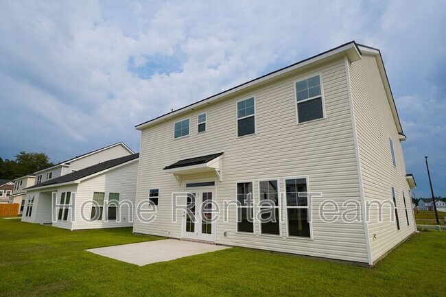 Building Photo - 16 Roxbury Dr