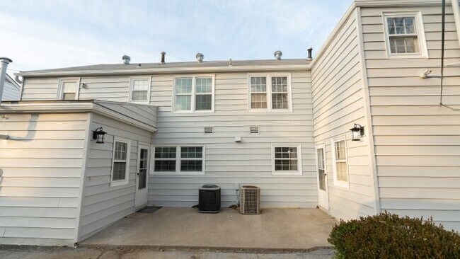 Building Photo - 629 E Meyer Blvd