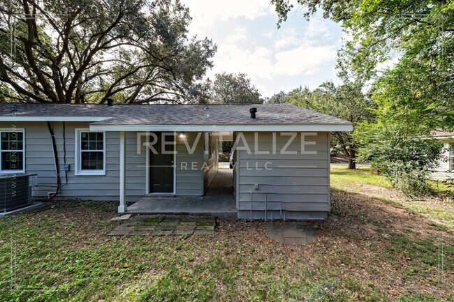 Building Photo - Cozy, Updated 3-Bedroom Home with a Shady Yard!