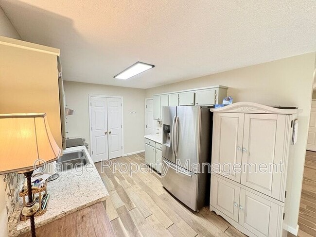 Building Photo - 415 Mayfield Dr