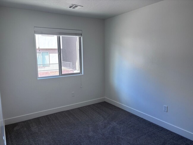 Building Photo - 4bd | 2.5 Bath | 2 Car Detached Desert Canyon Townhome Now Available