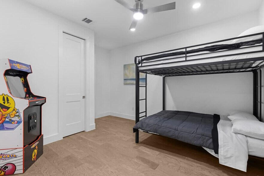 Building Photo - 2107 McGowen St