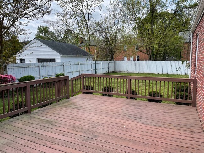 Building Photo - 127 Eggleston Ave