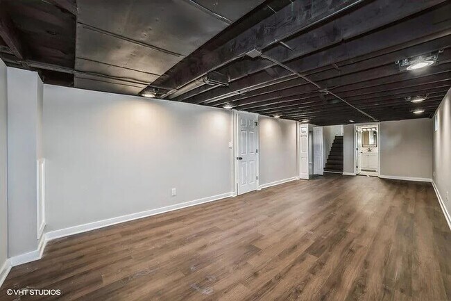 Building Photo - 325 Fairbanks Pl