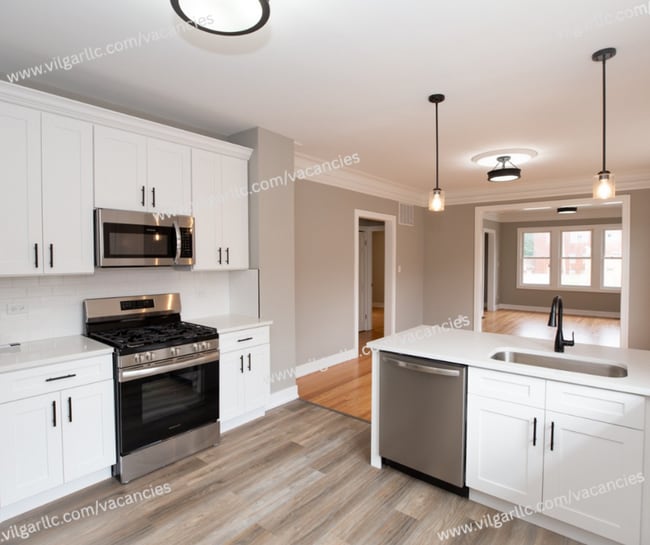 Building Photo - SPECIAL OPPORTUNITY – LARGE 6 BEDROOM RELATED-LIVING HOME