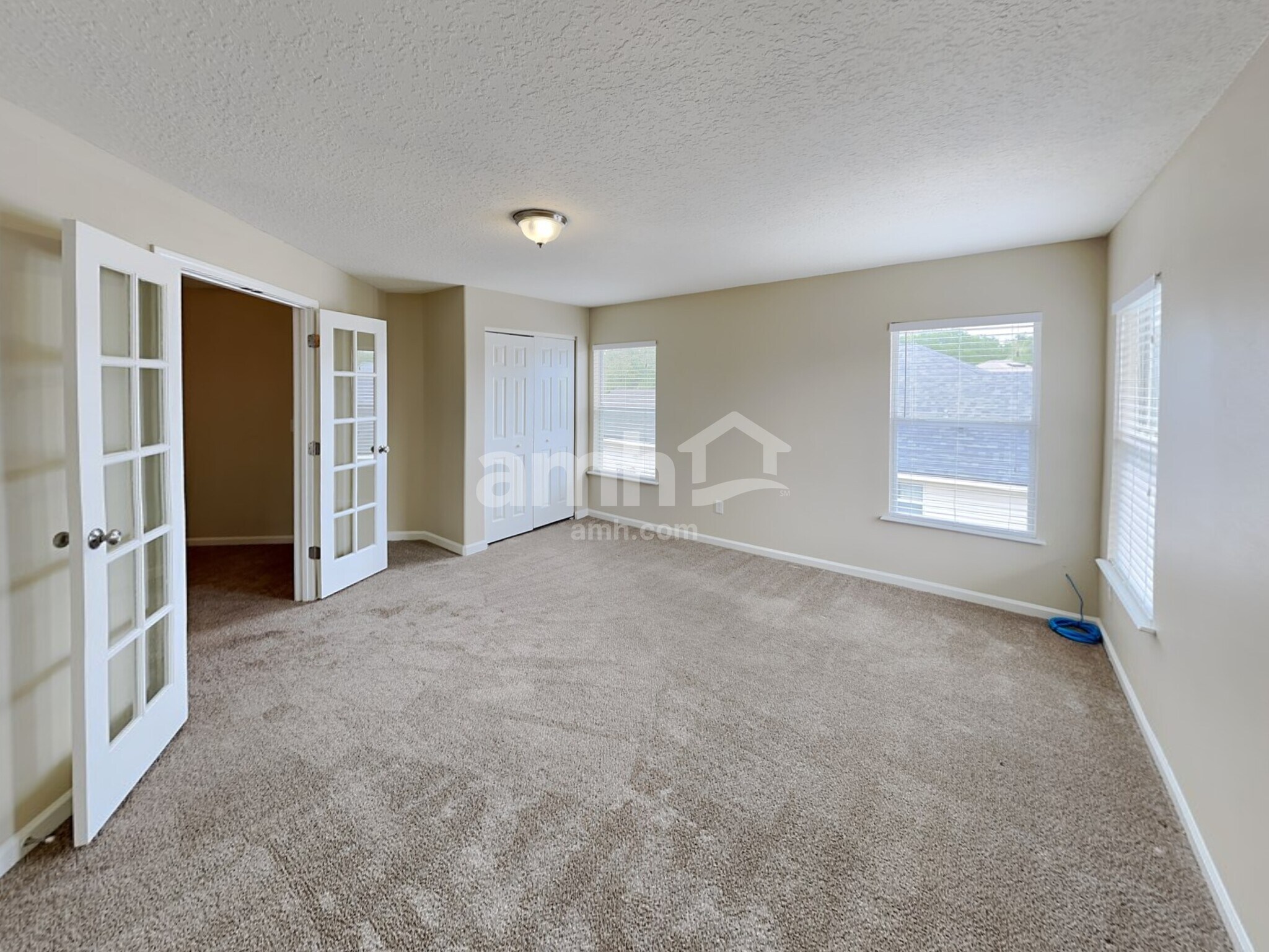 Building Photo - 664 Mackenzie Cir