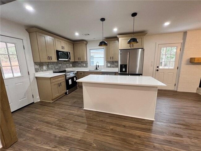 Building Photo - 1938 GA-212