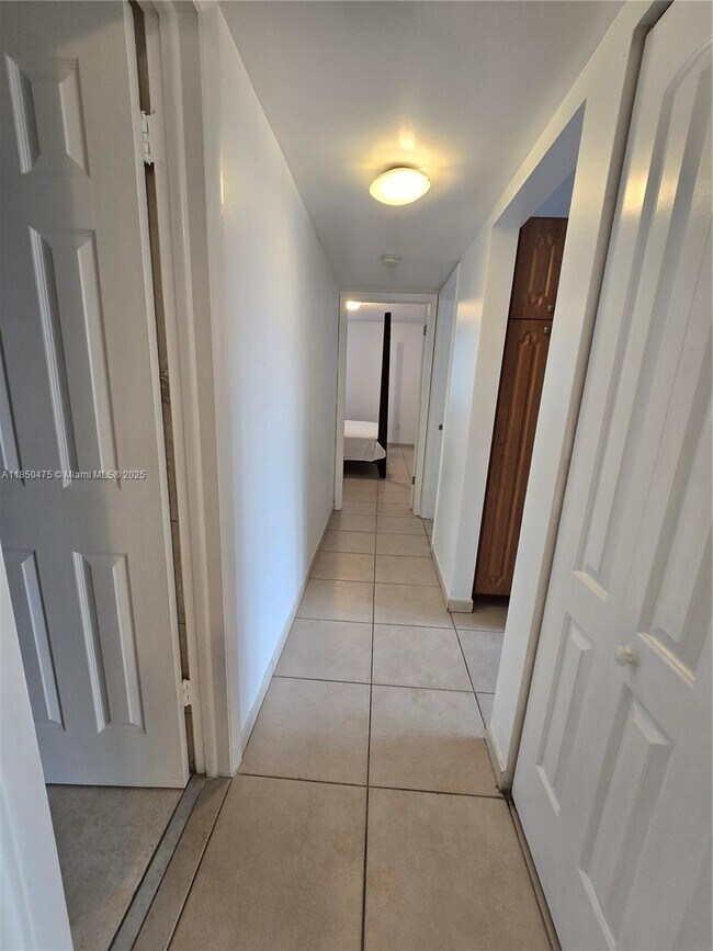 Building Photo - 250 180th Dr