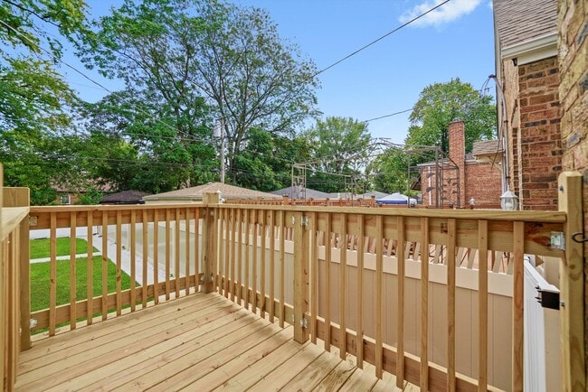 Building Photo - 14213 S Dearborn St