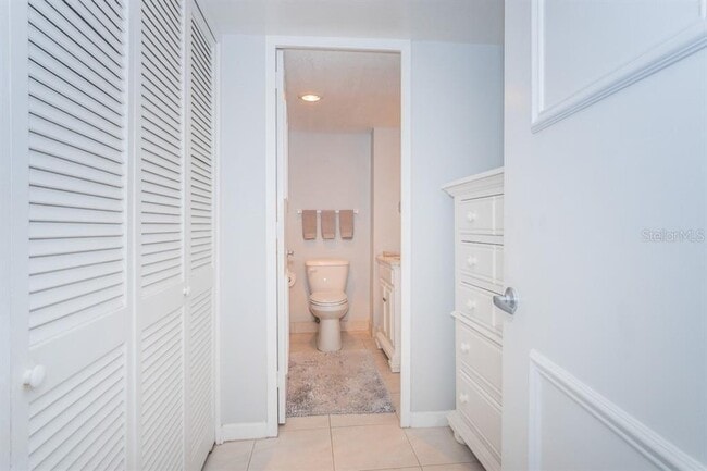 Building Photo - 880 Mandalay Ave