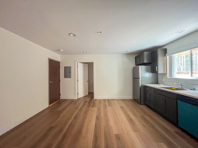 Interior Photo - 610 N Soto St