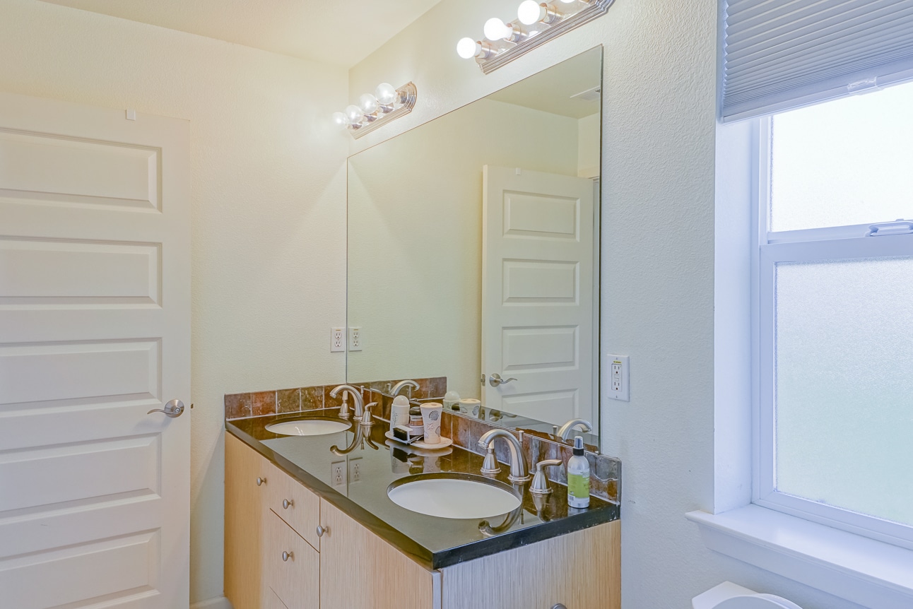 Building Photo - 1236 Poplar Ave