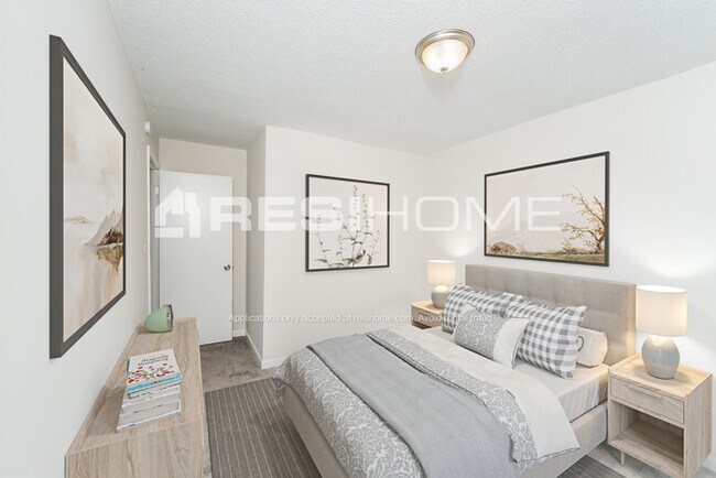 Building Photo - 1115 Shadow Creek Dr Ne