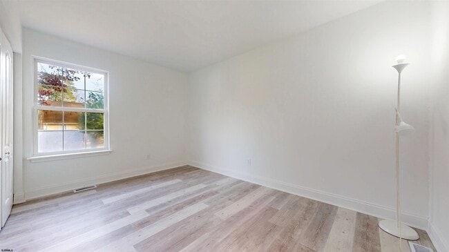 Building Photo - 450 Redwood Ave