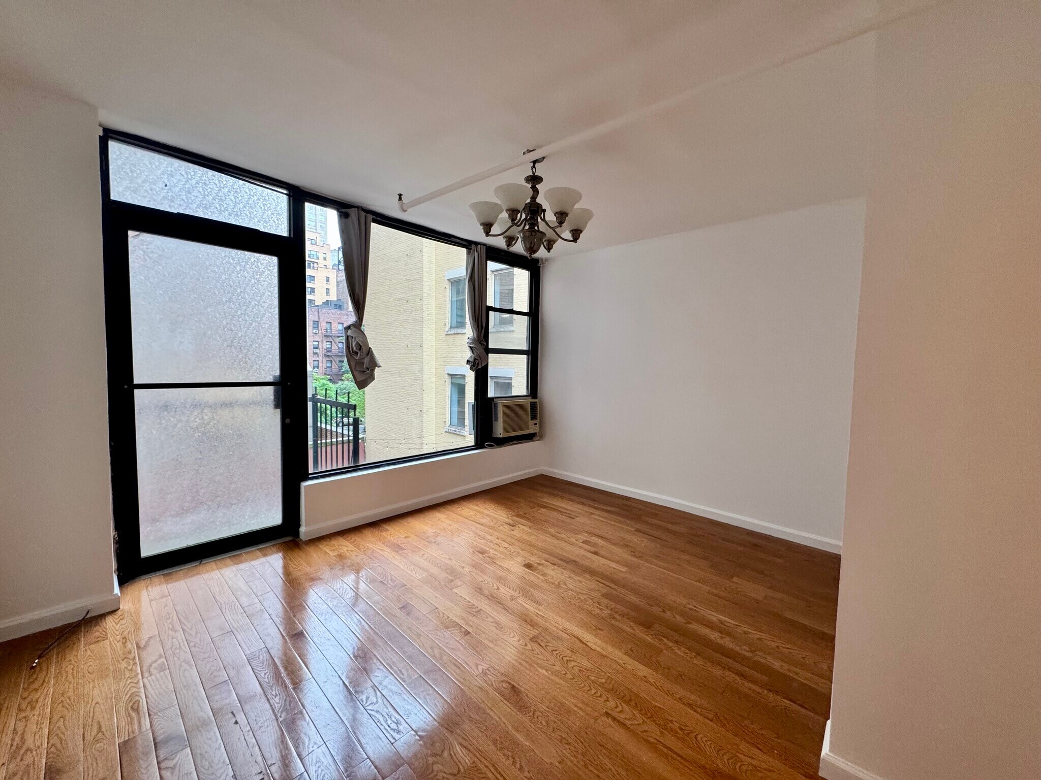 Building Photo - 303 E 53rd St