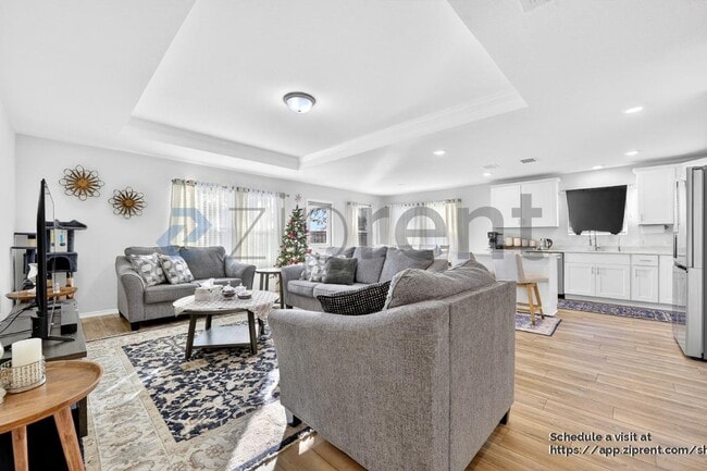 Building Photo - 2301 Vlg Crk Ln