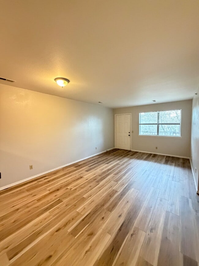 Building Photo - Last 2BR / 2BA unit - Community swimming pool