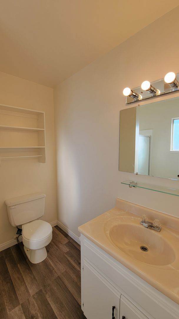 Building Photo - Nice 3 bedroom / 2 bathroom House with lot...