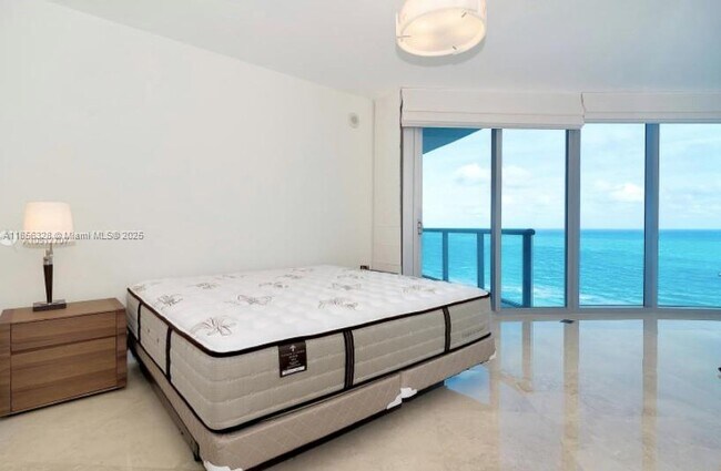 Building Photo - 17001 Collins Ave