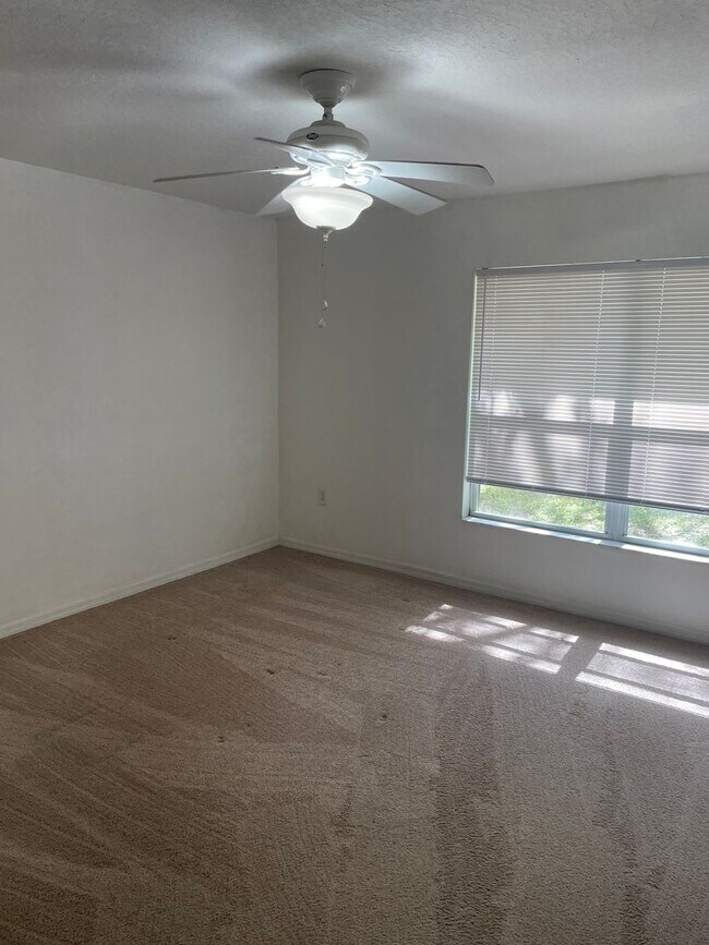 Building Photo - 2/2 Villa with a One-car garage in Dade City!