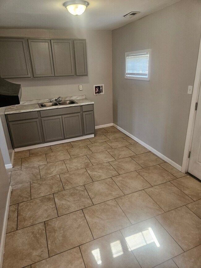 Building Photo - Newly rehabbed home