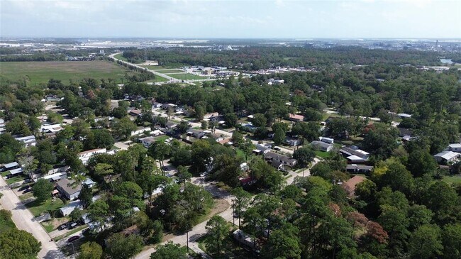Building Photo - 5811 Cedar View Dr