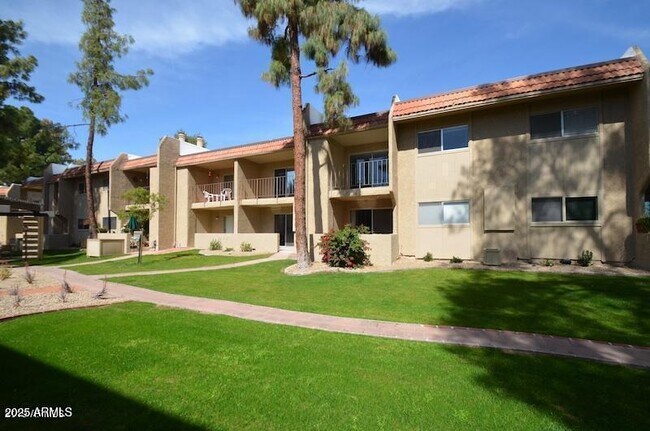 Building Photo - 7436 E Chaparral Rd