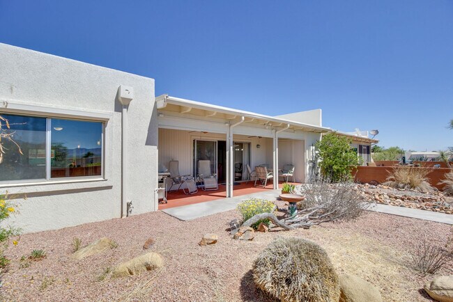 Building Photo - 815 Placita Topa