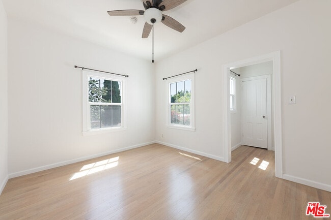 Building Photo - 1010 S Point View St