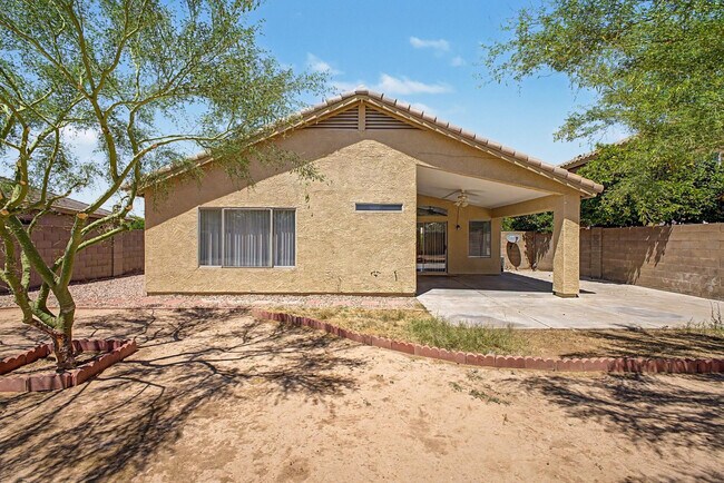Building Photo - 7043 W Phelps Rd