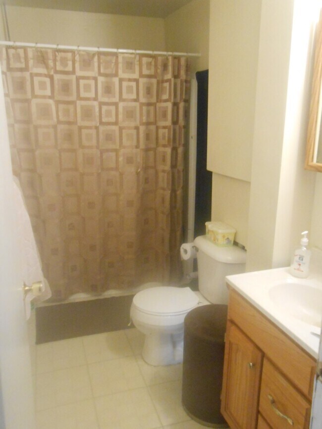 Building Photo - 1627A E Belleview Pl