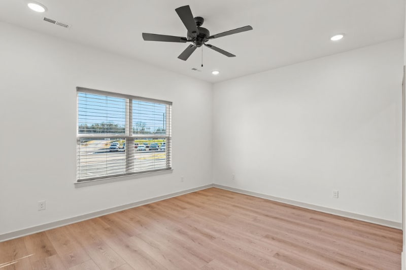 Building Photo - 311 W Broad St