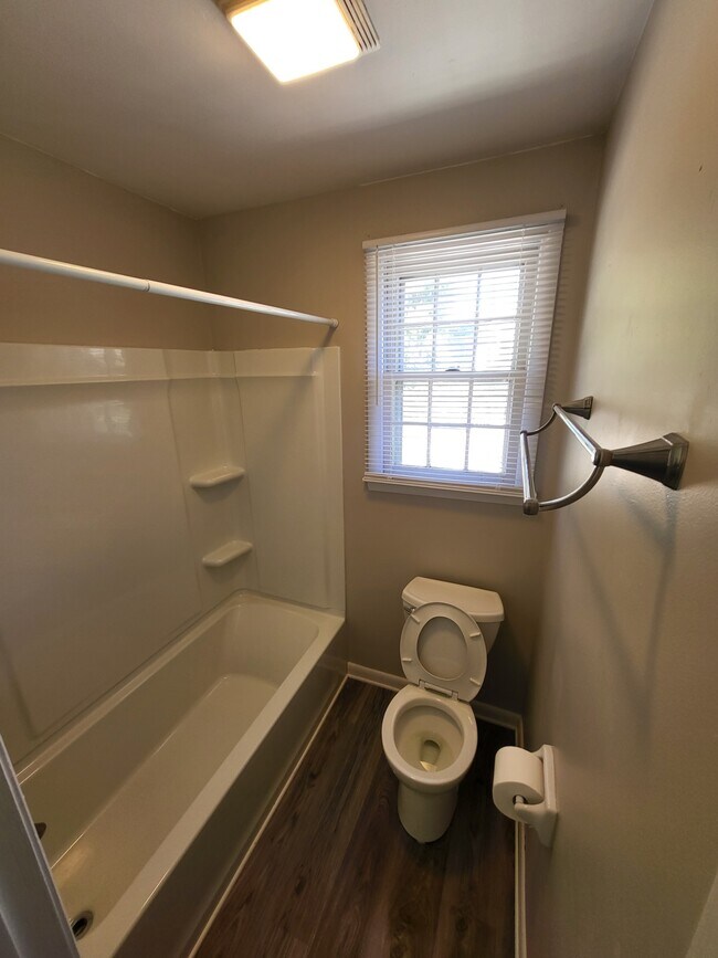 Building Photo - 4028 Plantation Dr