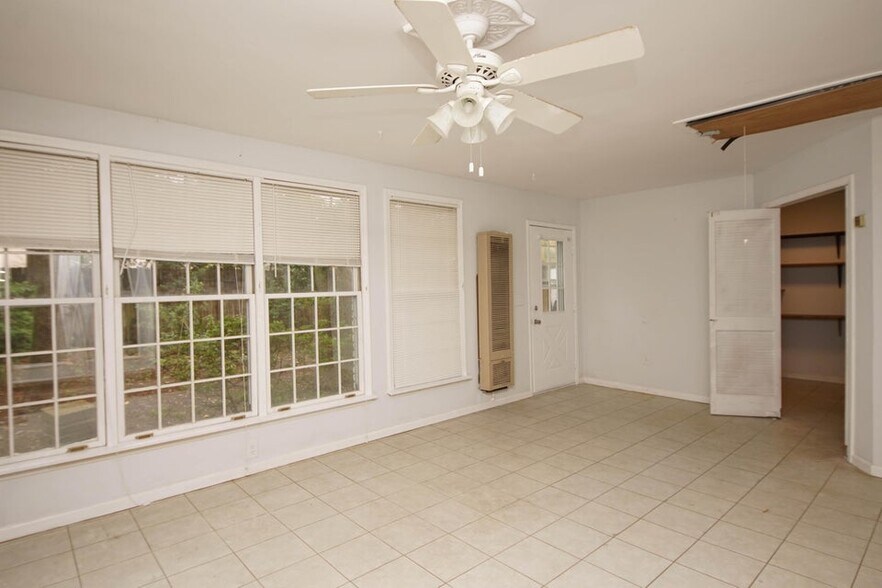 Building Photo - 596 L Ombre Ct NE