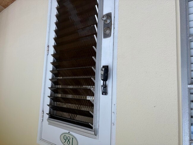 Building Photo - 186 Dorset E