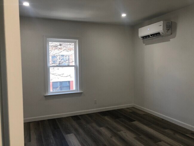 Building Photo - 57 Bloomingdale St