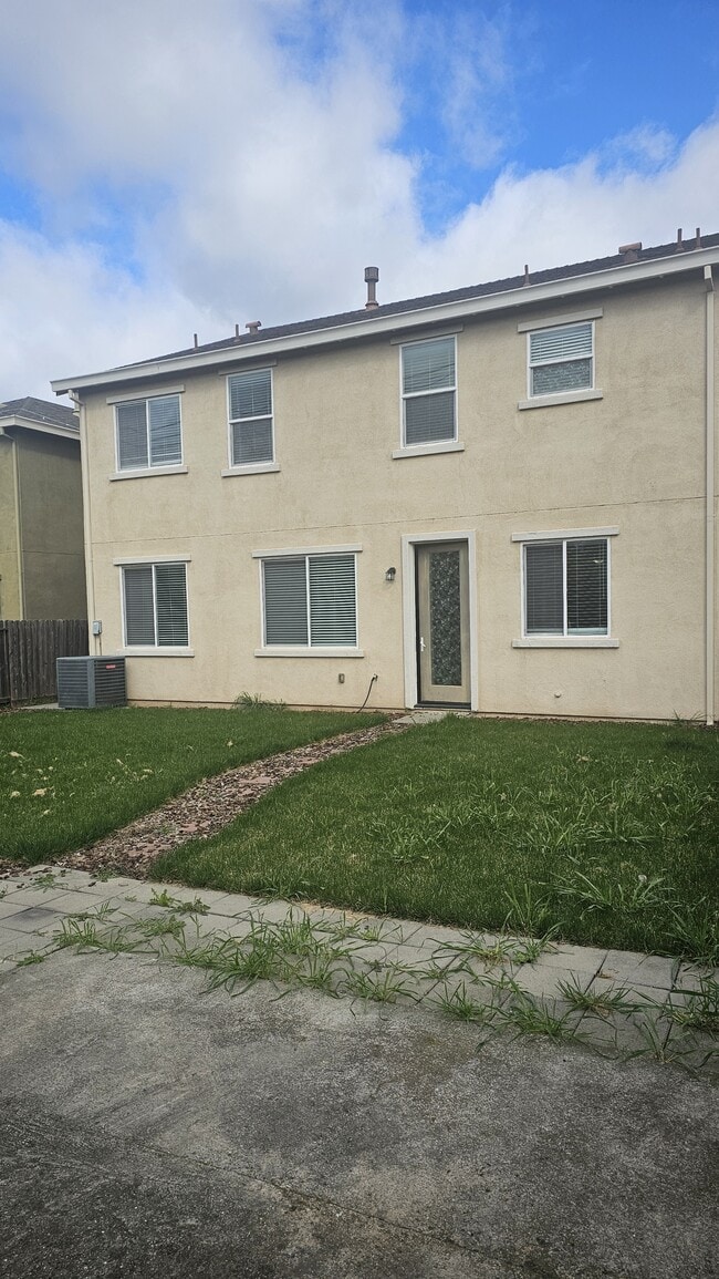 Building Photo - 3157 Rogue River Dr