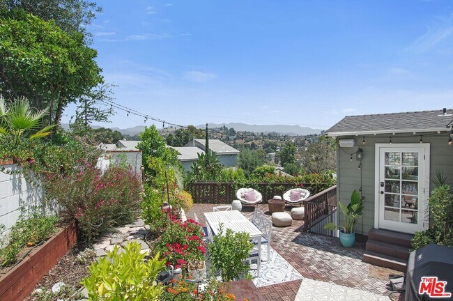 Building Photo - 3919 Wawona St