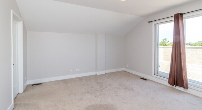 Building Photo - 2639 N Wayne Ave