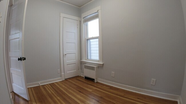 Building Photo - 4219 N Albany Ave