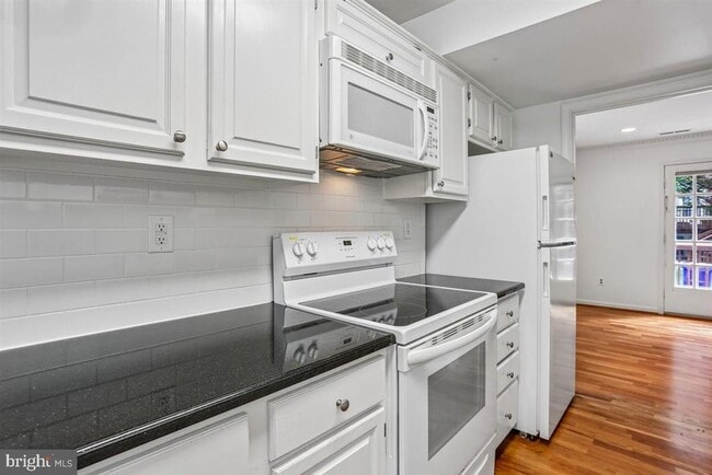 Building Photo - 4930 Bradley Blvd