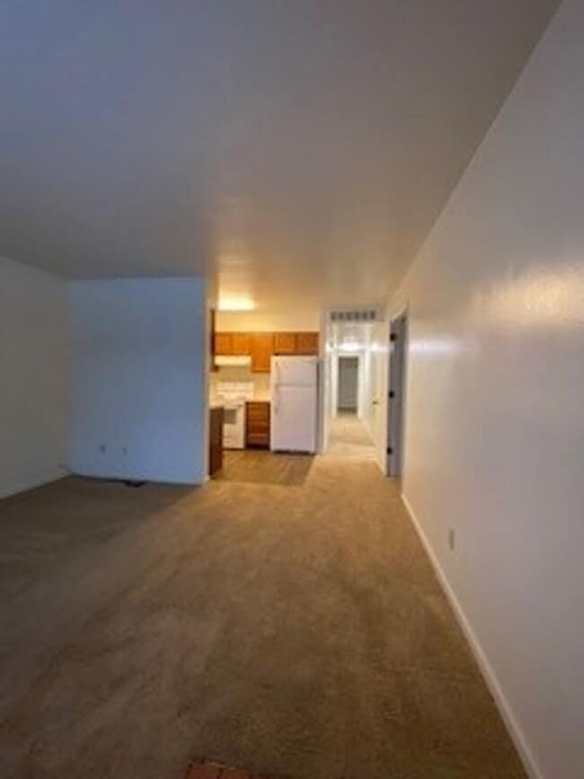 Building Photo - 124 S Silverwood Ln