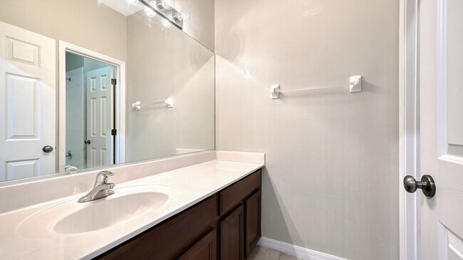 Building Photo - 3499 Parkridge Cir