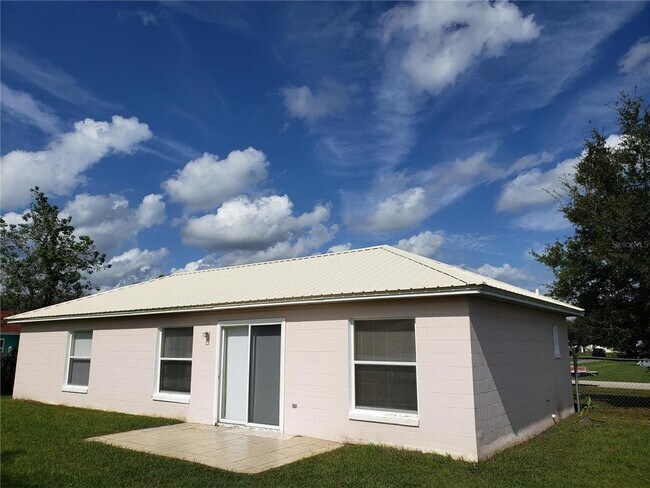 Building Photo - 663 Heraldo Ct
